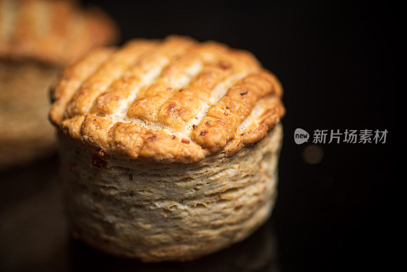 酥皮百吉饼或小面包