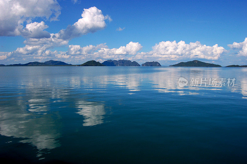 泰国安达曼海上的石灰岩岛屿