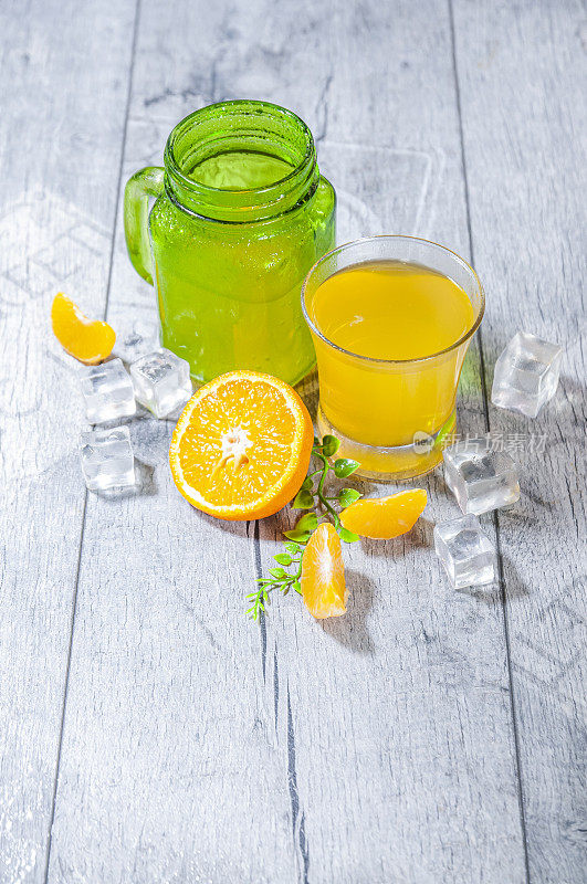 橘子汁加矿泉水