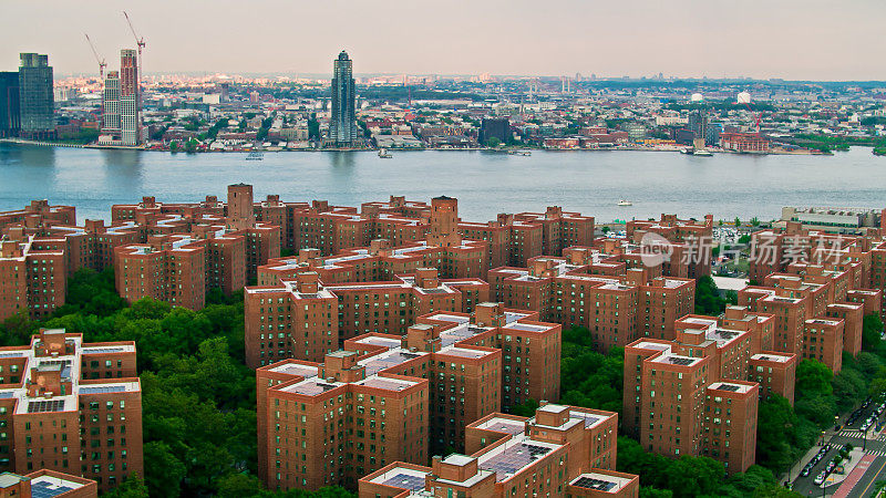 鸟瞰图横跨StuyTown和东河向绿点