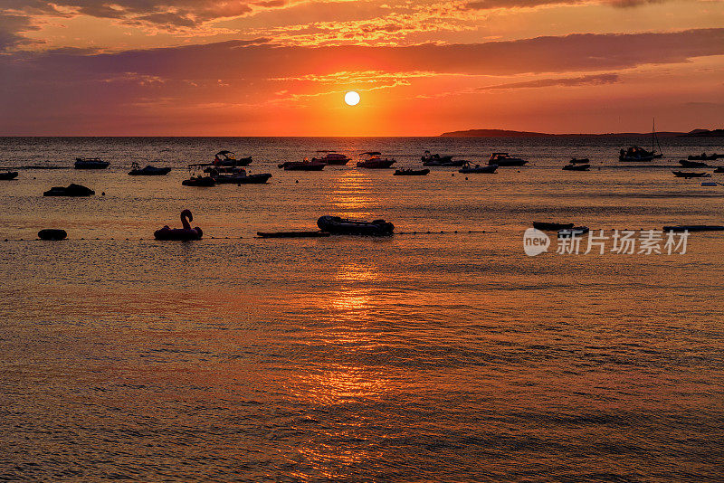 克罗地亚锡卡特海上美丽的日落