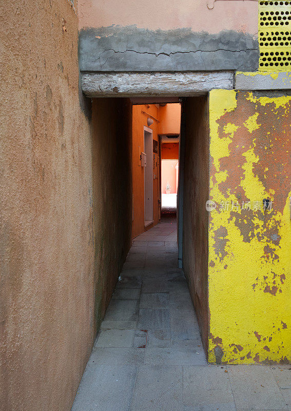Burano，明亮的颜色和通道
