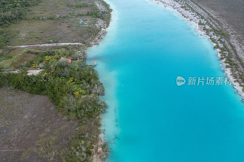 无人机俯瞰墨西哥巴卡拉美丽的泻湖