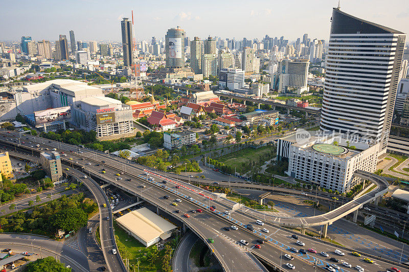 日出观景街路曼谷拉查达在工作日泰国曼谷