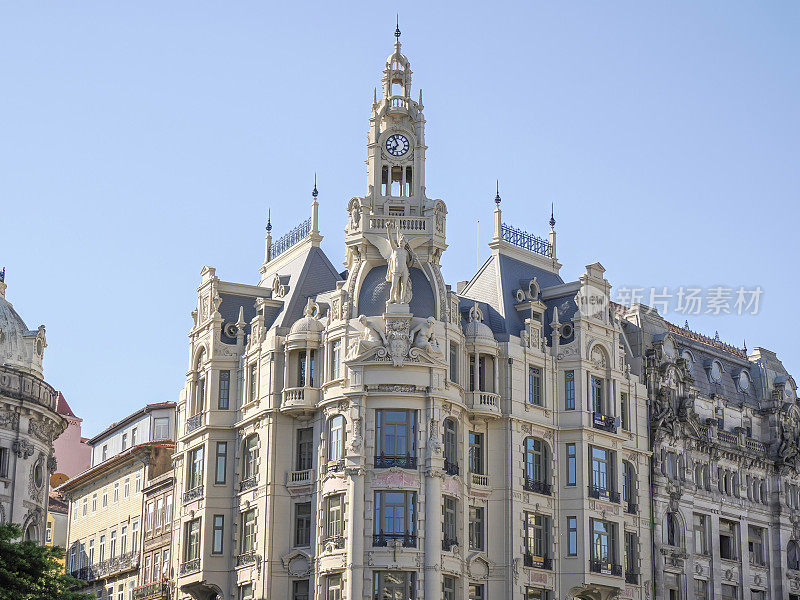 葡萄牙波尔图老城区街景建筑中的国家大厦