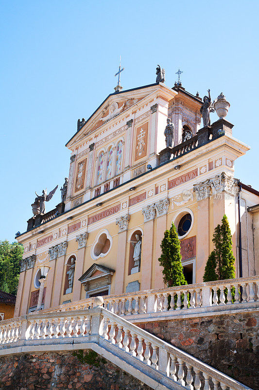 在波尔图切里西奥观看巴洛克教堂圣安布罗休