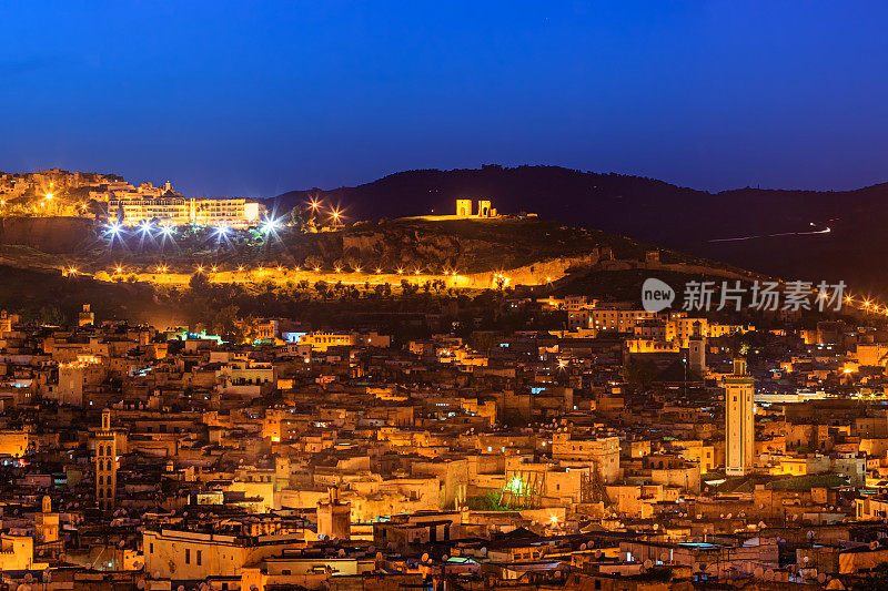 麦地那在非斯的夜晚全景