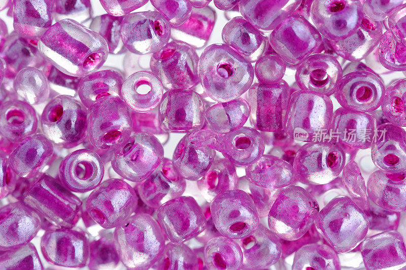 透明的紫色的珠子