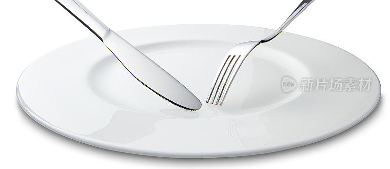刀叉放在白色盘子里
