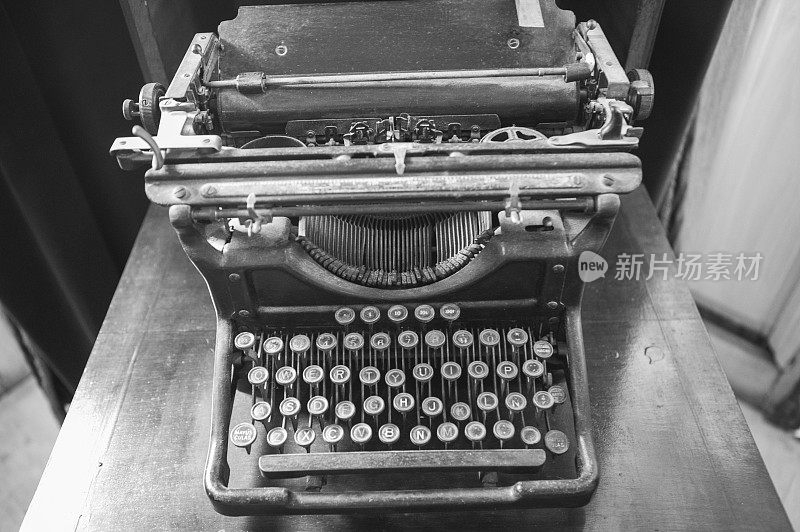 老式的西班牙键盘打字机在哈瓦那库巴