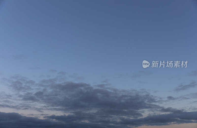 黄昏破晓天空的背景