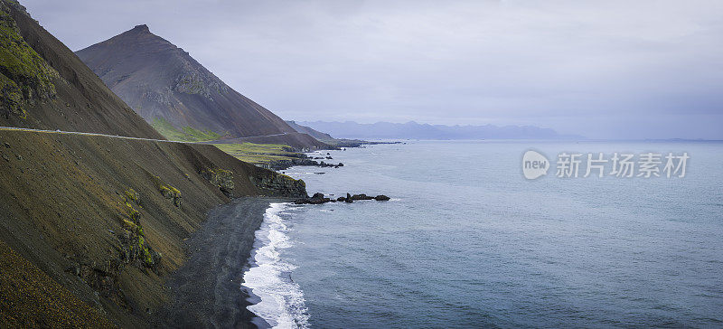 冰岛环城公路蜿蜒沿海岸群山黑海滩全景