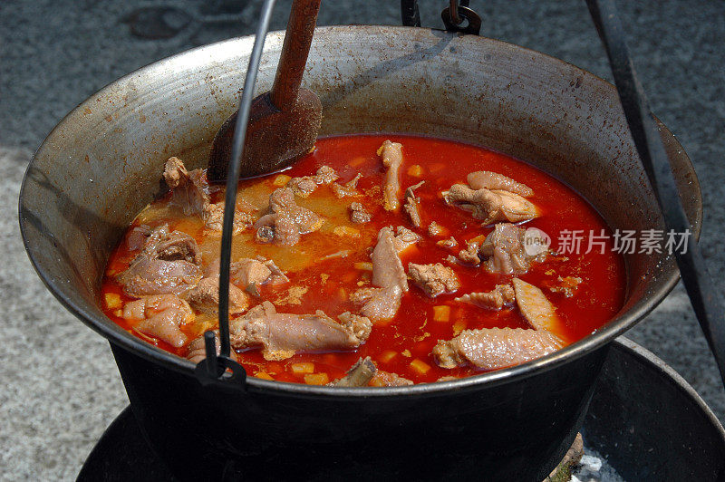 菜炖牛肉烹饪户外