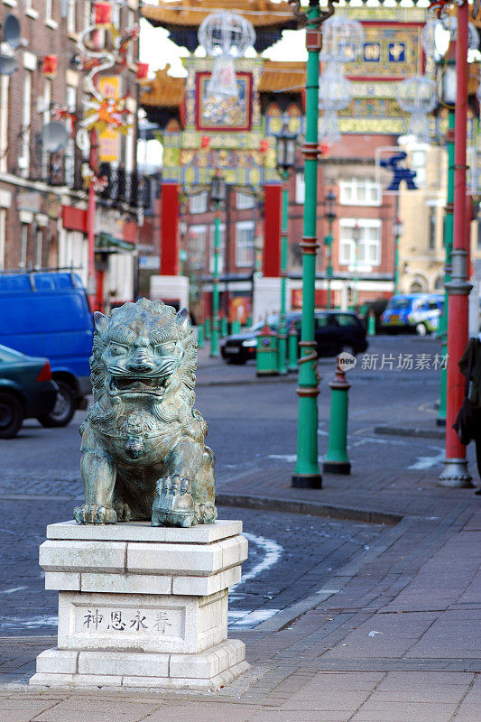 利物浦唐人街的中国雕像