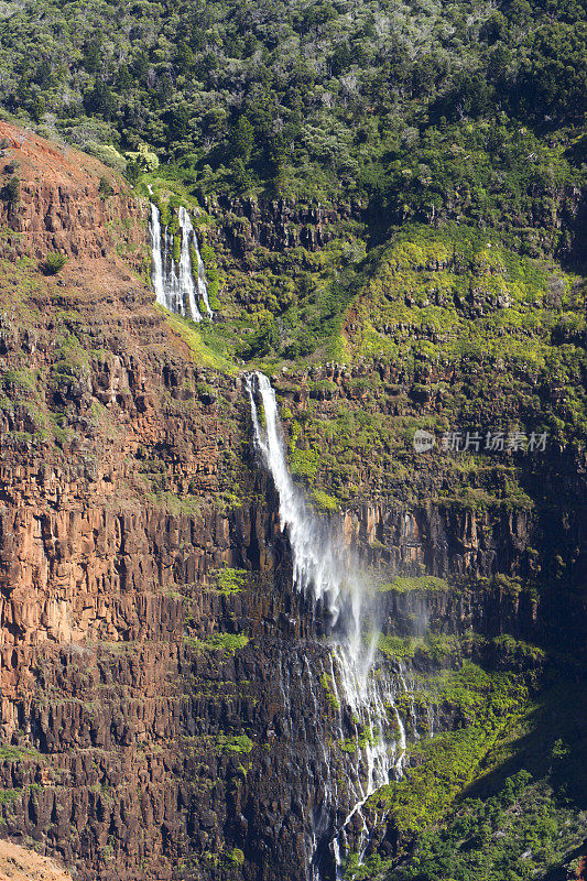 威美亚峡谷的夏威夷瀑布。