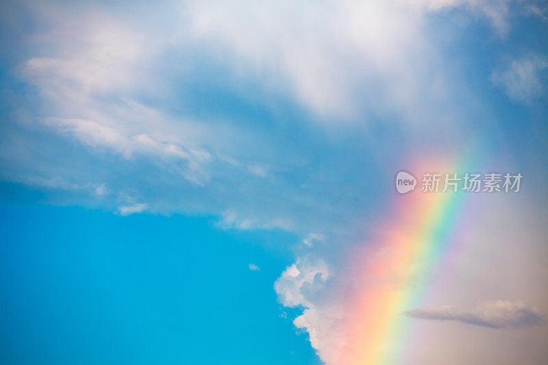 彩虹在天空
