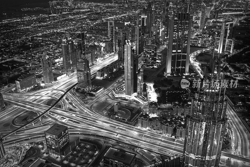 迪拜的交通灯夜景