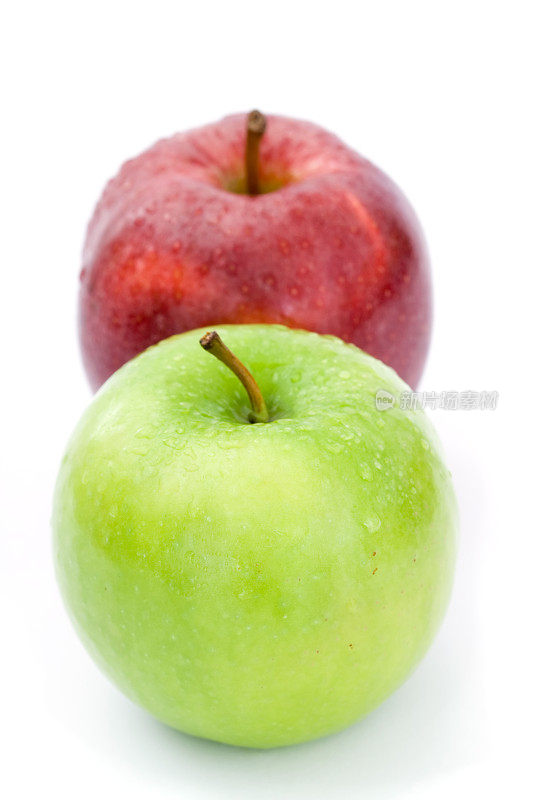 绿色和红色的苹果-垂直
