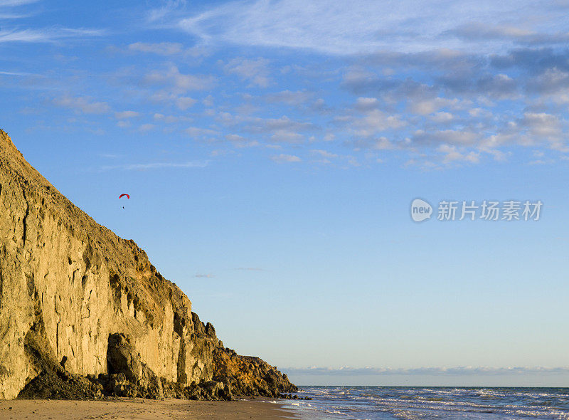 丹麦西海岸的滑翔伞