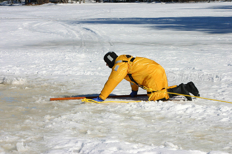 冰救援训练