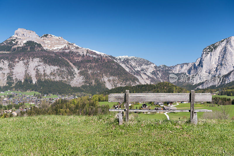 大自然的天堂，放松的地方，美丽的阿尔卑斯山全景