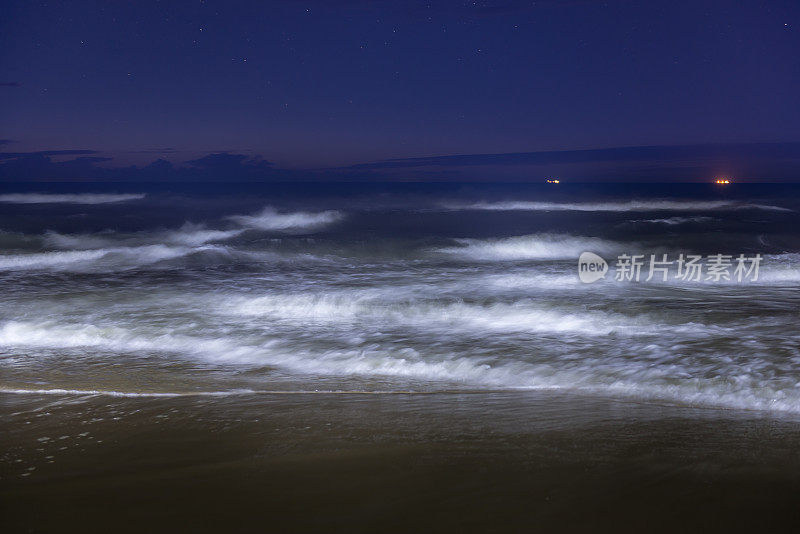 夜晚的大海