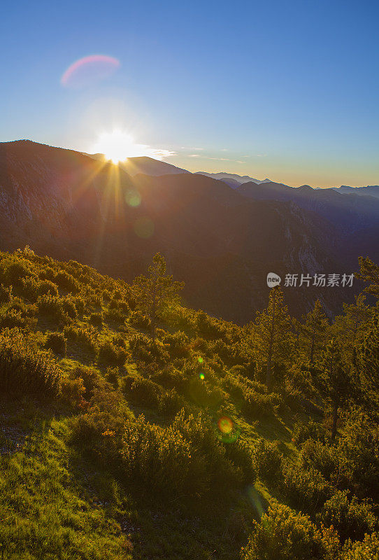 佩德拉福卡山观光景点的日出