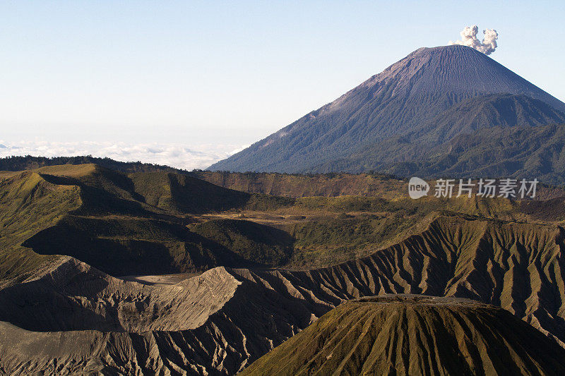 东爪哇的火山。