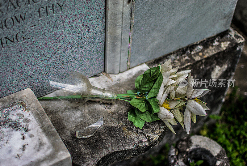 新奥尔良拉斐特公墓破花瓶