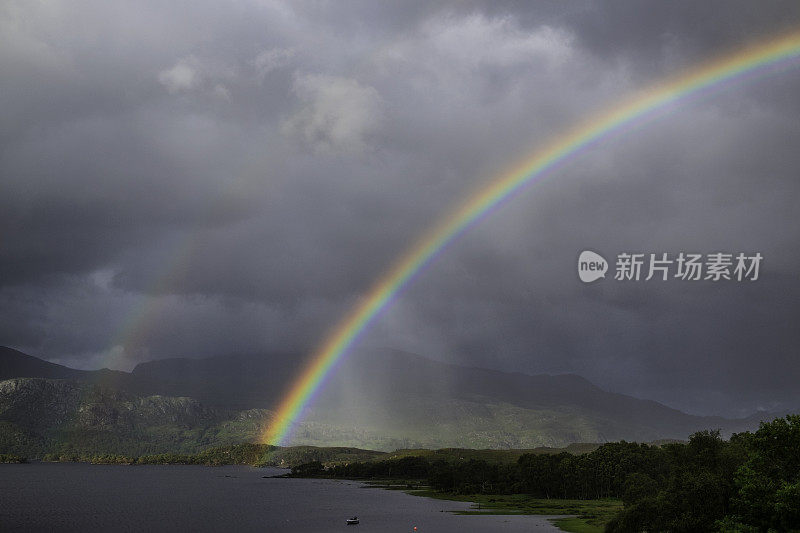 马雷湖上的彩虹