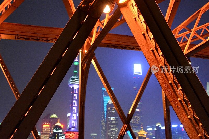 中国上海，外白桥和陆家嘴夜景