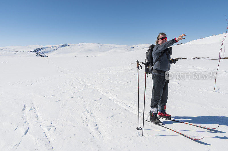 滑雪者在Hardangervidda