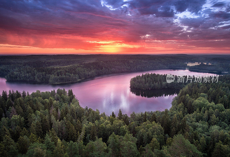 芬兰奥兰科国家公园，风景优美，夏日日出，湖泊，Hämeenlinna