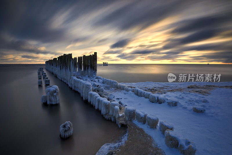 美丽的冬季风景，波罗的海，格丁尼亚，波兰