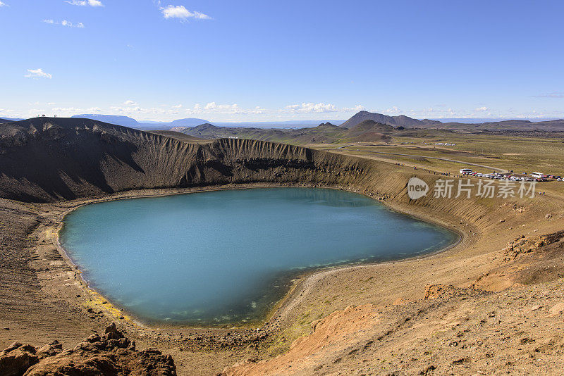 冰岛Myvatn的Viti火山口湖的蓝色水