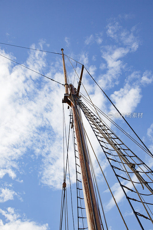 旧帆船上桅杆索具的详细资料