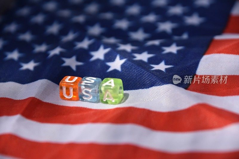 由字母立方体组成的单词USA