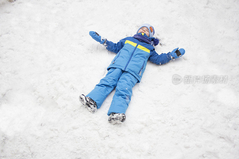 在雪地里，你足够满足自己