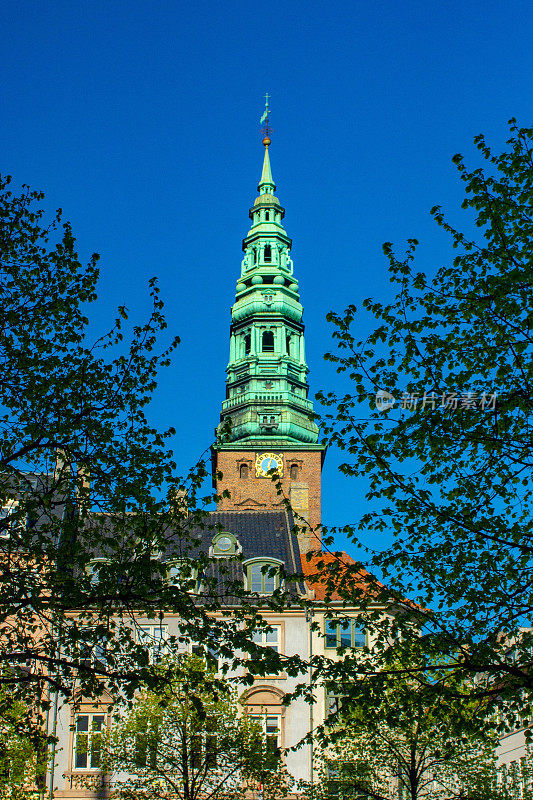丹麦哥本哈根尼古拉教堂的塔尖