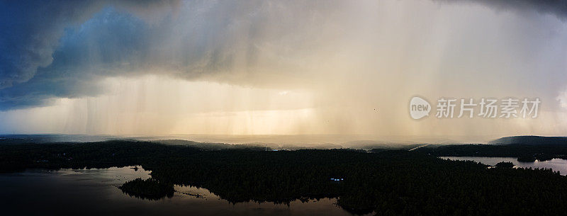 无人机视图:雷雨