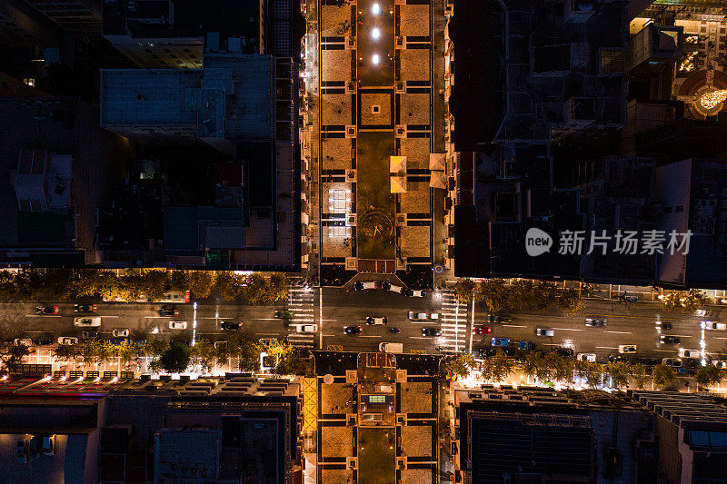 美丽的塞萨洛尼基市中心夜景鸟瞰图