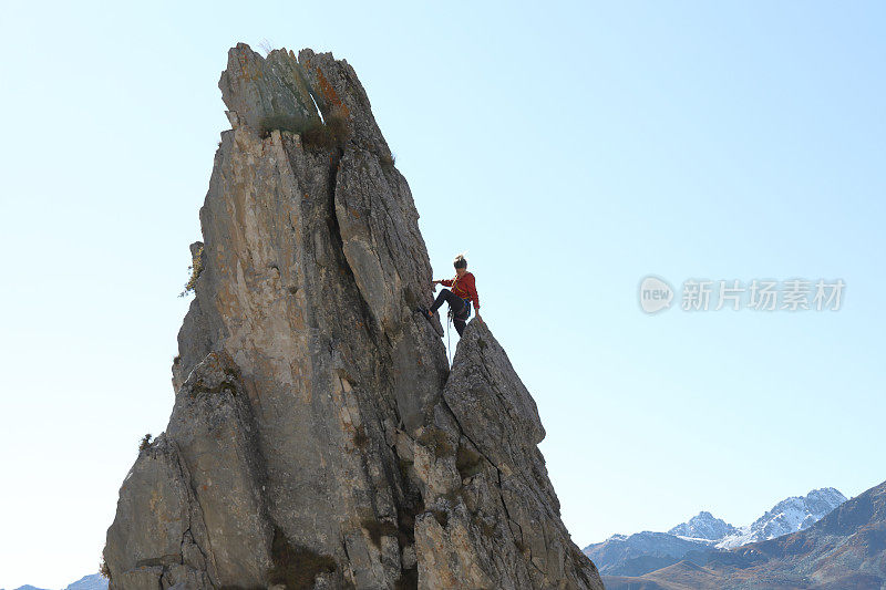 女登山家登上了山顶