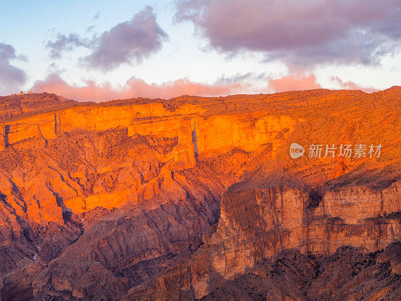 阿曼杰贝尔沙姆斯峡谷的日落