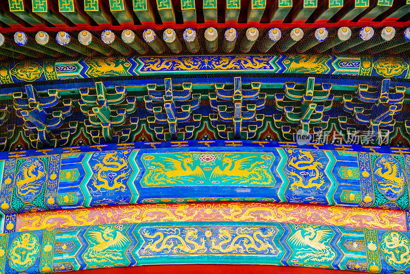 北京天坛的屋顶榫卯锁结构和万字装饰