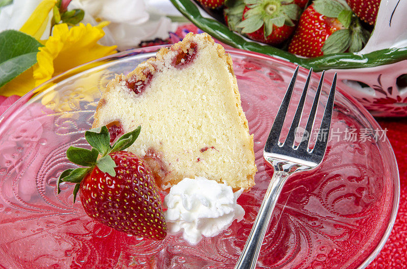 草莓磅蛋糕: