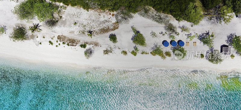 顶视图白色沙滩海滩在苏米伦岛海滩Oslob，宿务，菲律宾