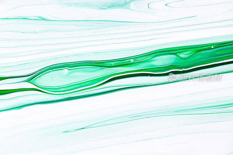 流体艺术纹理。背景与抽象彩虹色油漆效果。液体丙烯酸画流动和飞溅。混合油漆为网站背景。翠绿色和白色溢出的颜色。
