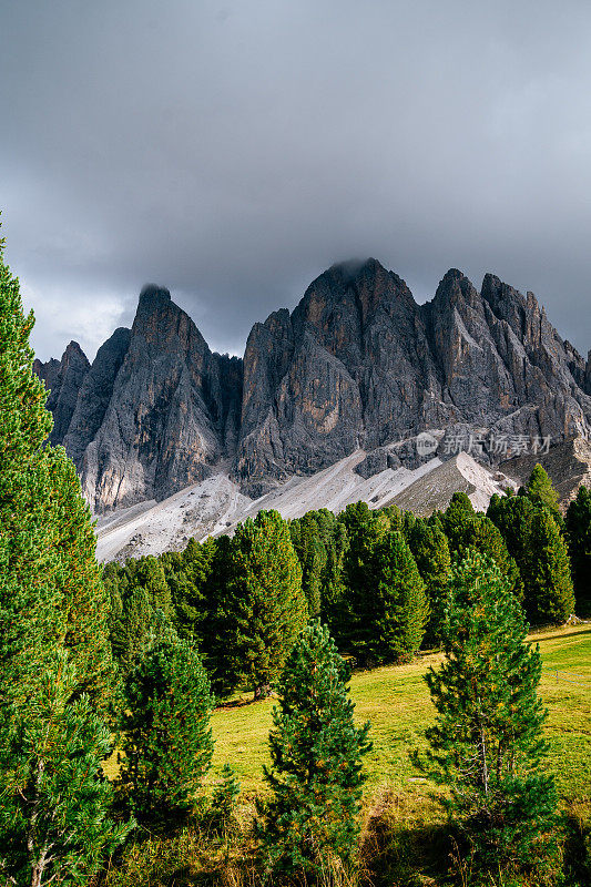 意大利南蒂罗尔Dolomites地区的Geisler集团。