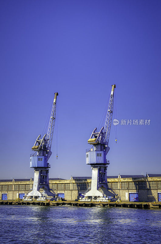 船厂的起重机(HDRi)