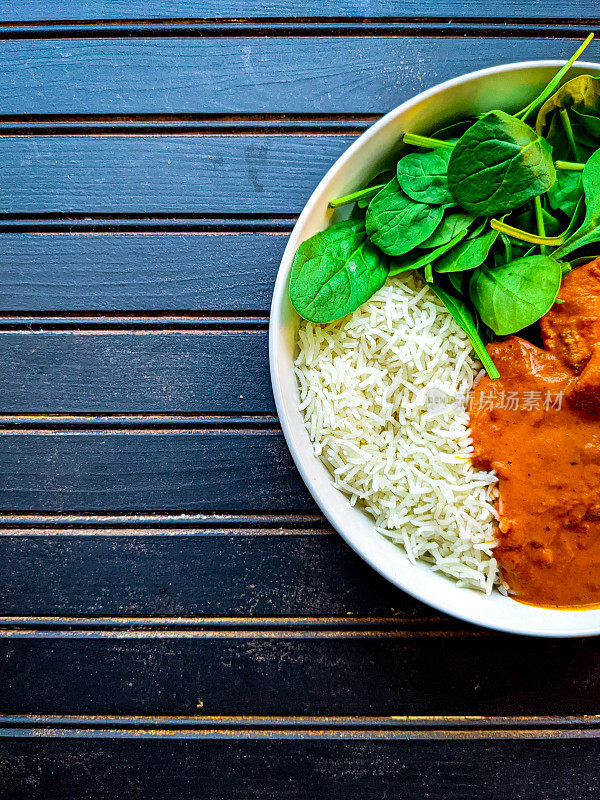 印度咖喱鸡配印度香米和菠菜